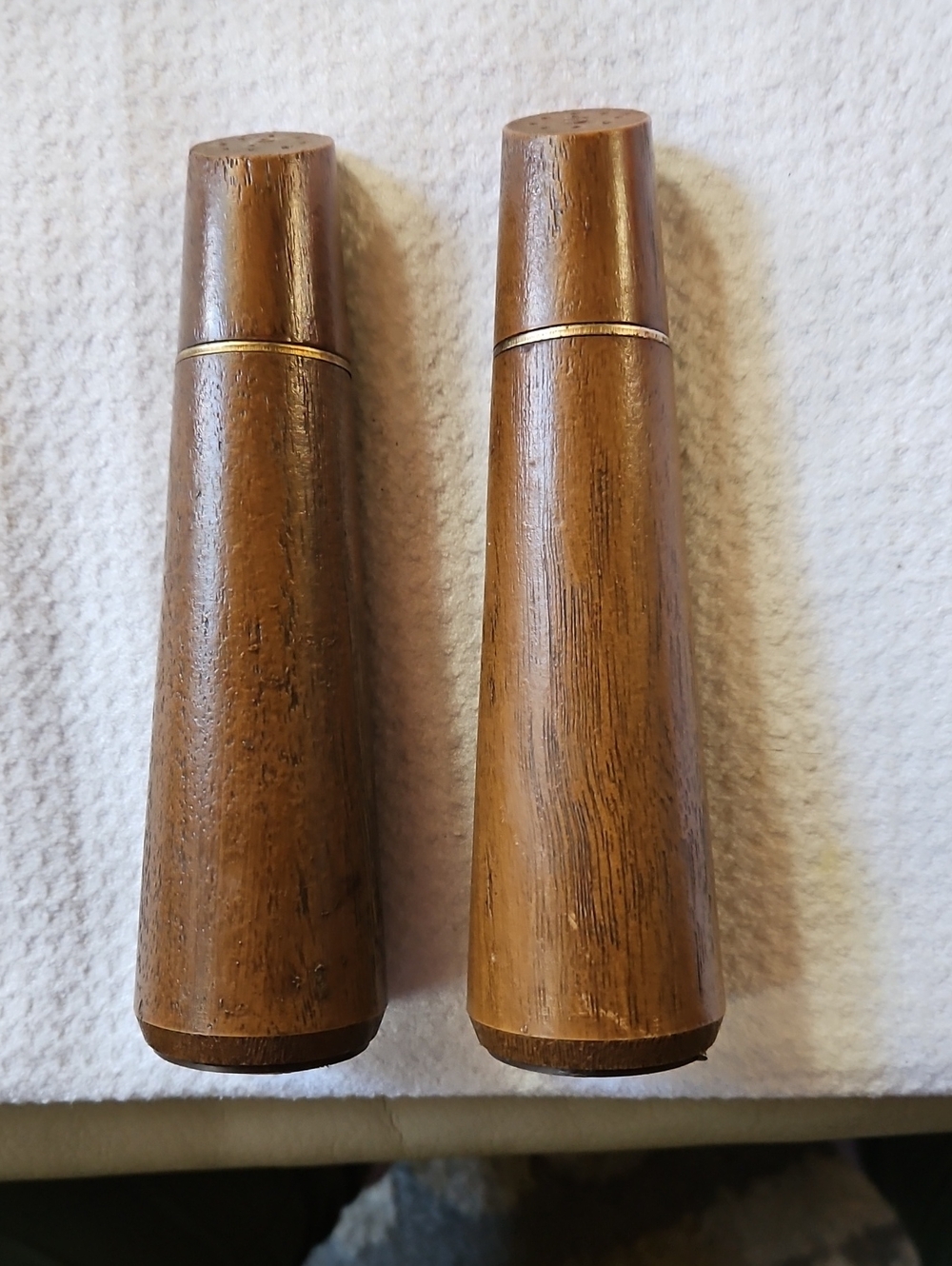 Vintage Westwood Plastic Thermo Serv Wood Grain Salt & Pepper Shakers Walnut MCM